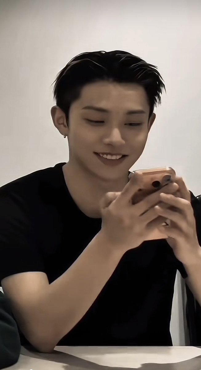 🍍 (CENSOR NAME!) tweet media