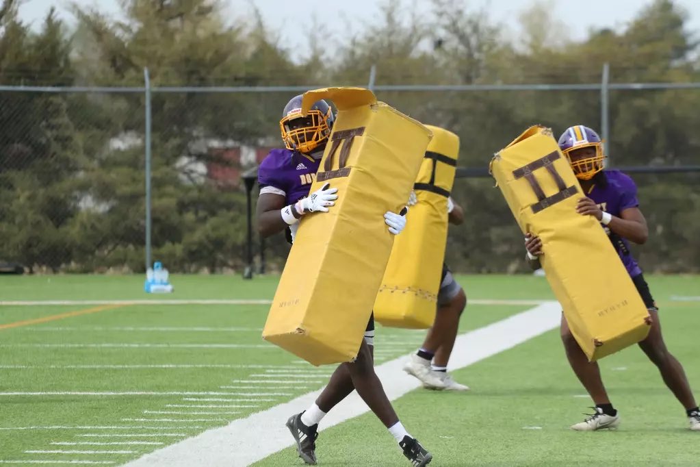 DaymeonCasimir_'s tweet photo. Getting better everyday #goconqs https://t.co/Qx6987r2yO