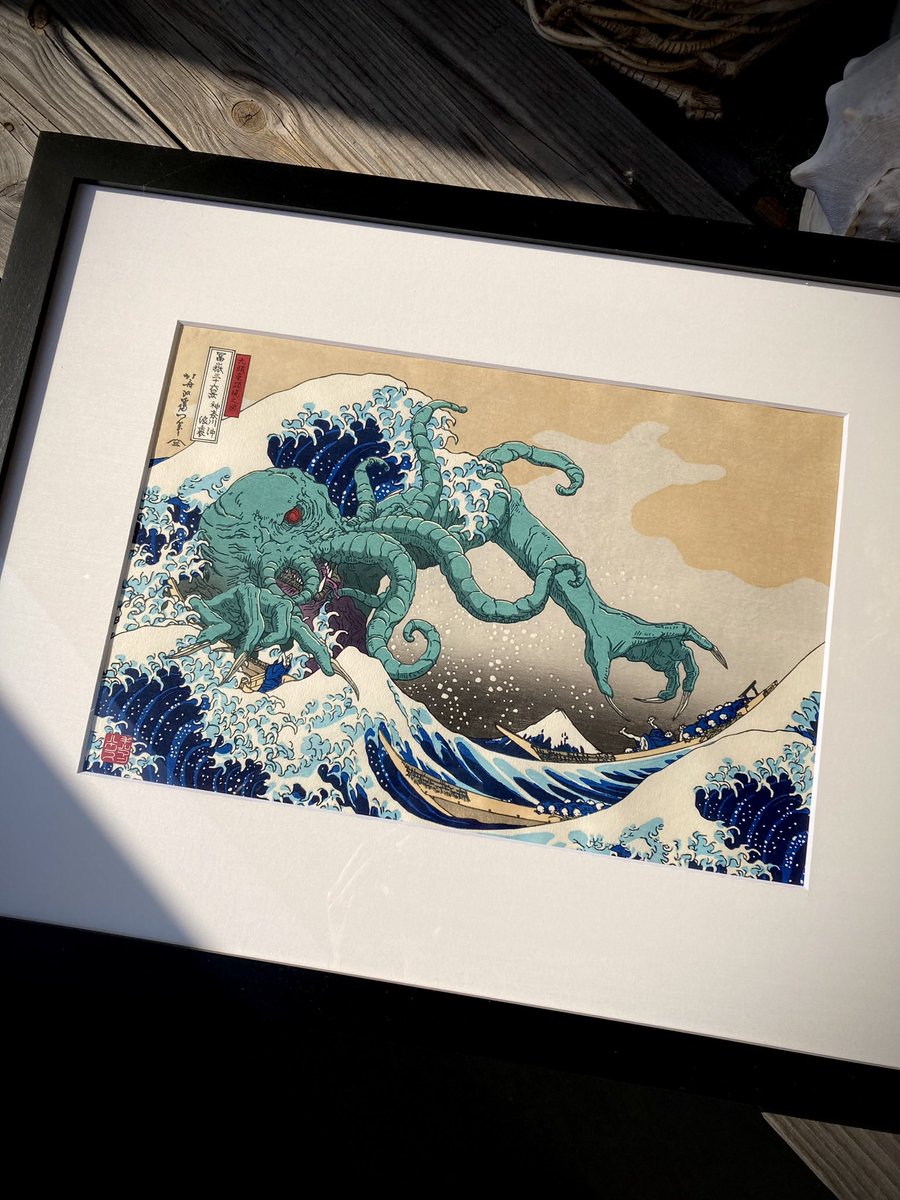 goking5's tweet photo. クトゥルフ神話と冨嶽三十六景のマッシュアップ作品を作り続けていたら、職人が作る本物の浮世絵にしてもらえたのマジで“誉れ”だと思っている https://t.co/xWRTWMWLYS