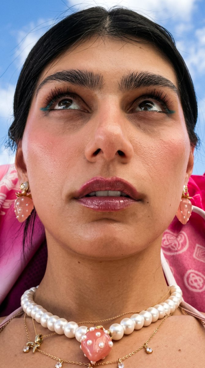 UHQ TWEETS tweet media