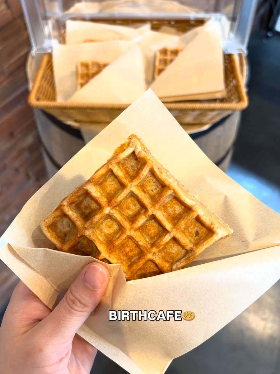 おはようございます( ˶˙ᵕ˙˶ )☀️

今日も焼きたての米粉ワッフル出来上がりました！🧇🤍
本日10枚限定です!

もっちり食感。
甘さ控えめで
ダイエット中にもぴったりです☺️

小腹が空いた時のおやつにも、
カフェタイムのおともにも🌿

ぜひ出来たてをお楽しみください✨