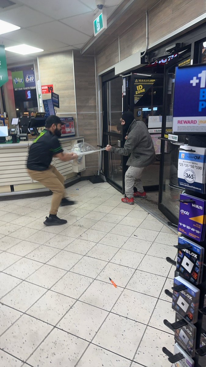 决定性瞬间之多伦多downtown711印度店员大战小偷