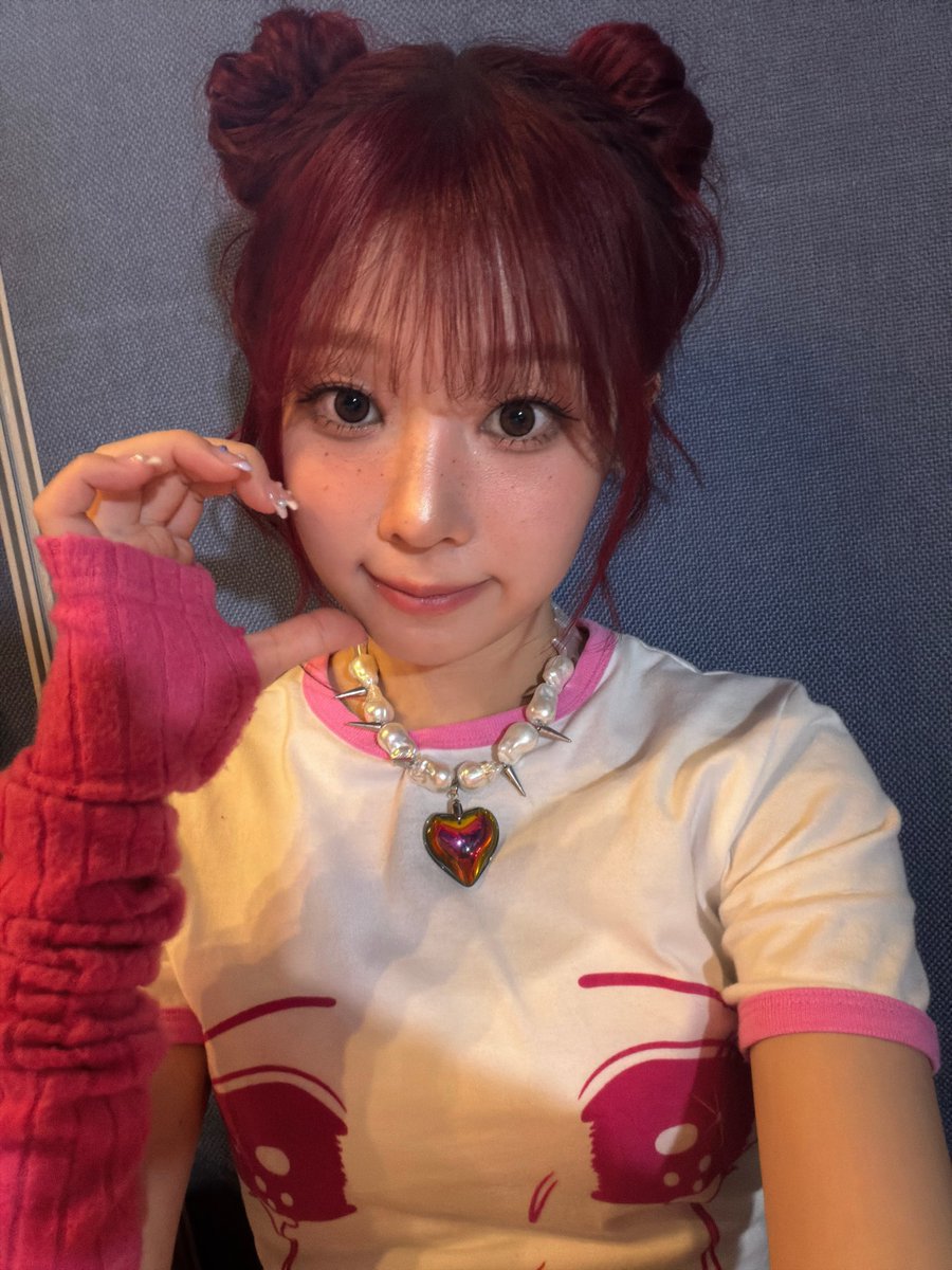 •⩊• tweet media