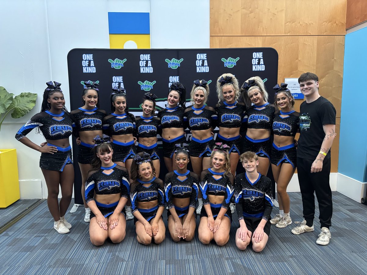 x_raysva tweet media