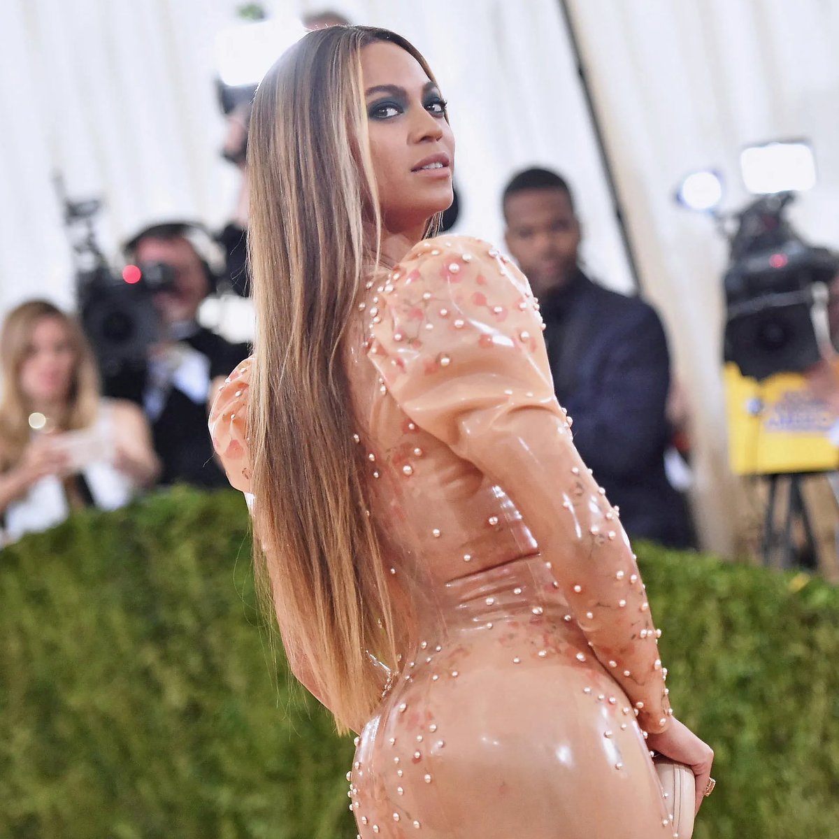 Beyoncé Access tweet media