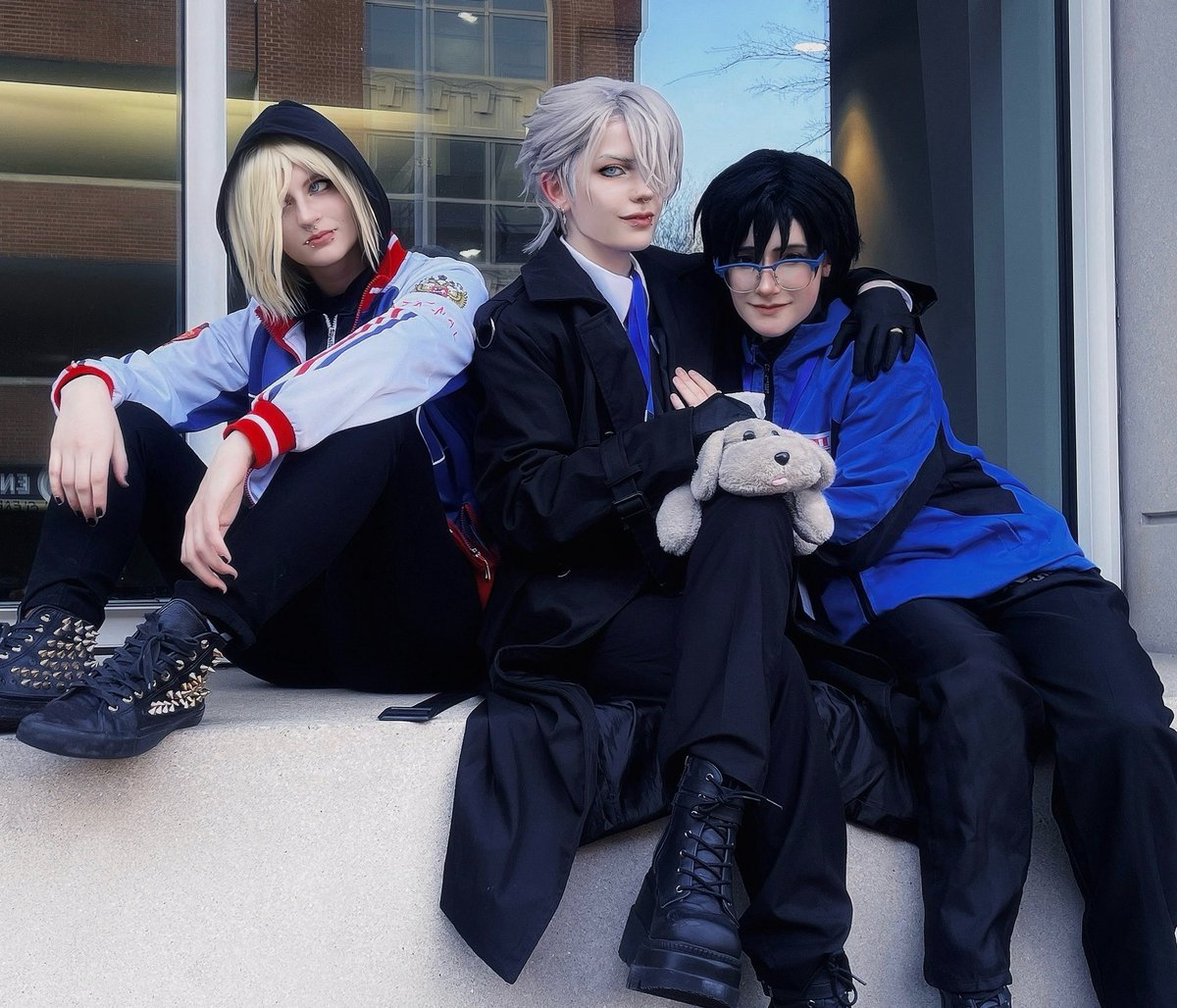 princvtz's tweet photo. Yuri on Ice cosplay with my two close friends ! With me as Victor. I loved this trio, praying for that movie everyday 🙏🏻

— #yurionice #victornikiforov #yurio #yurikatsuki #anitwt #costwt #cosplay #bl https://t.co/4QTJjMNXXN
