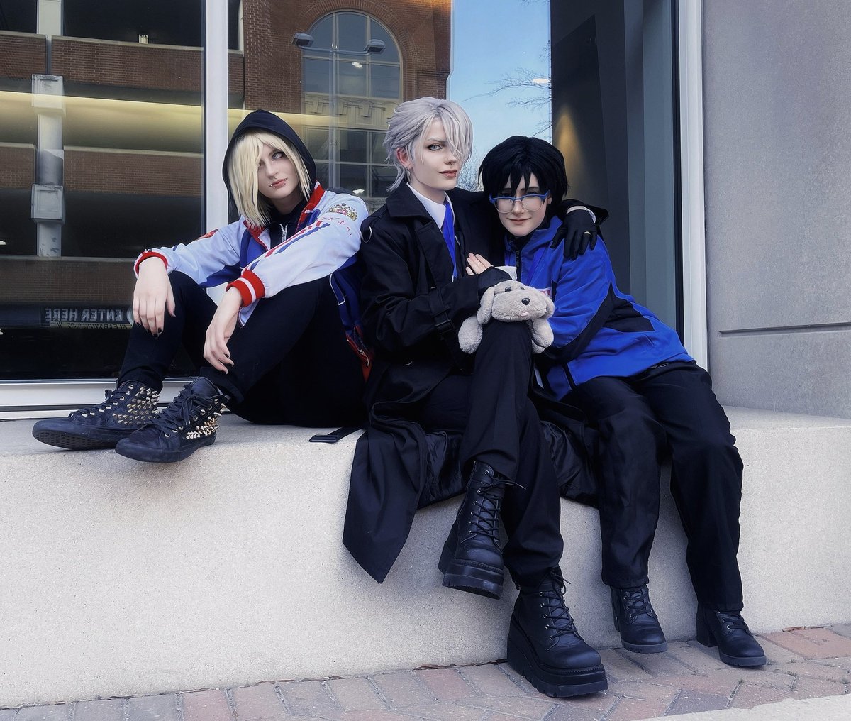 princvtz's tweet photo. Yuri on Ice cosplay with my two close friends ! With me as Victor. I loved this trio, praying for that movie everyday 🙏🏻

— #yurionice #victornikiforov #yurio #yurikatsuki #anitwt #costwt #cosplay #bl https://t.co/4QTJjMNXXN