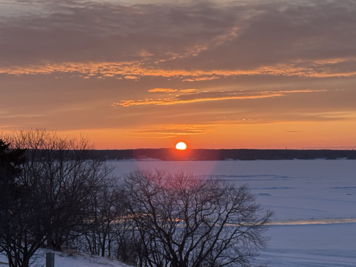 SmaielDanny's tweet image. It’s not Honolulu or Cobos it’s Lac La Biche lake and I love it 🐟
#stillfrozen #llb