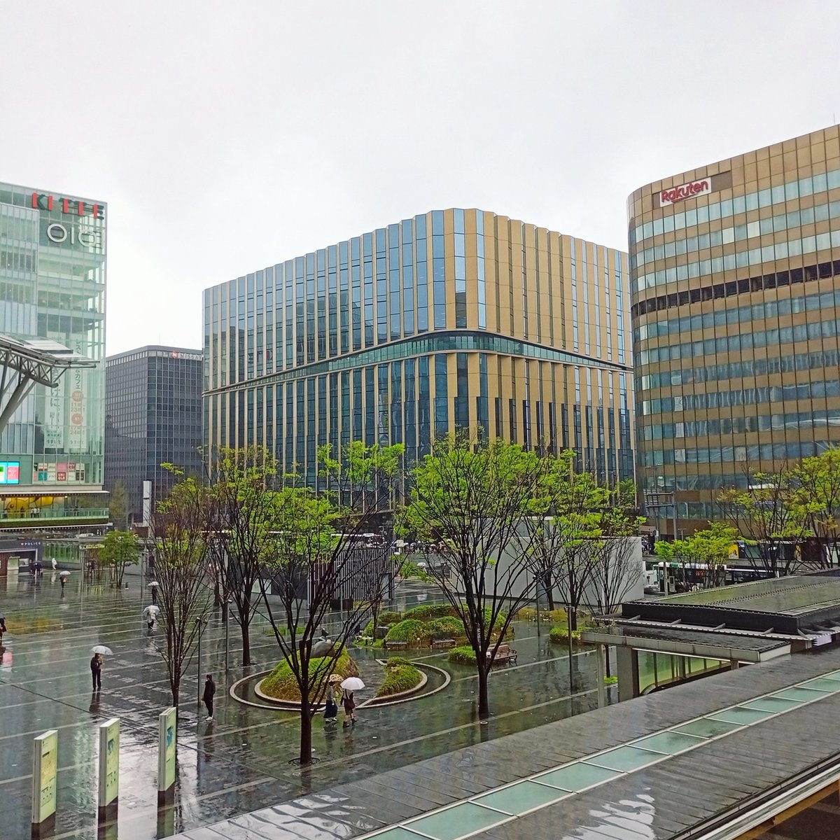 カフェもちっと　LOVOT店長ひまりとしつじの日常　お店に会いに来てね！ tweet media