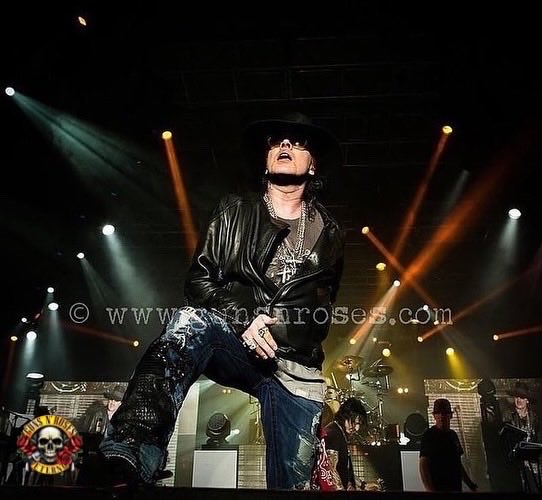 gnreternobr's tweet image. 3 de abril de 2014, @gunsnroses tocou no Pavilhão da Fiergs, Porto Alegre, RS, Brasil 🇧🇷 

📷 Kat Benzova @gunsnroses￼
#GunsNRoses #GnFnR #AxlRose