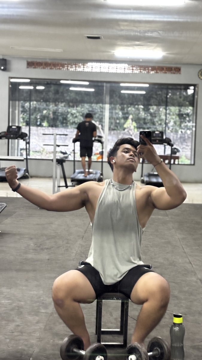 BigBoyCrush's tweet photo. SAME PERSON ????      SAME PERSON!!!! https://t.co/qxA2rRPlqu