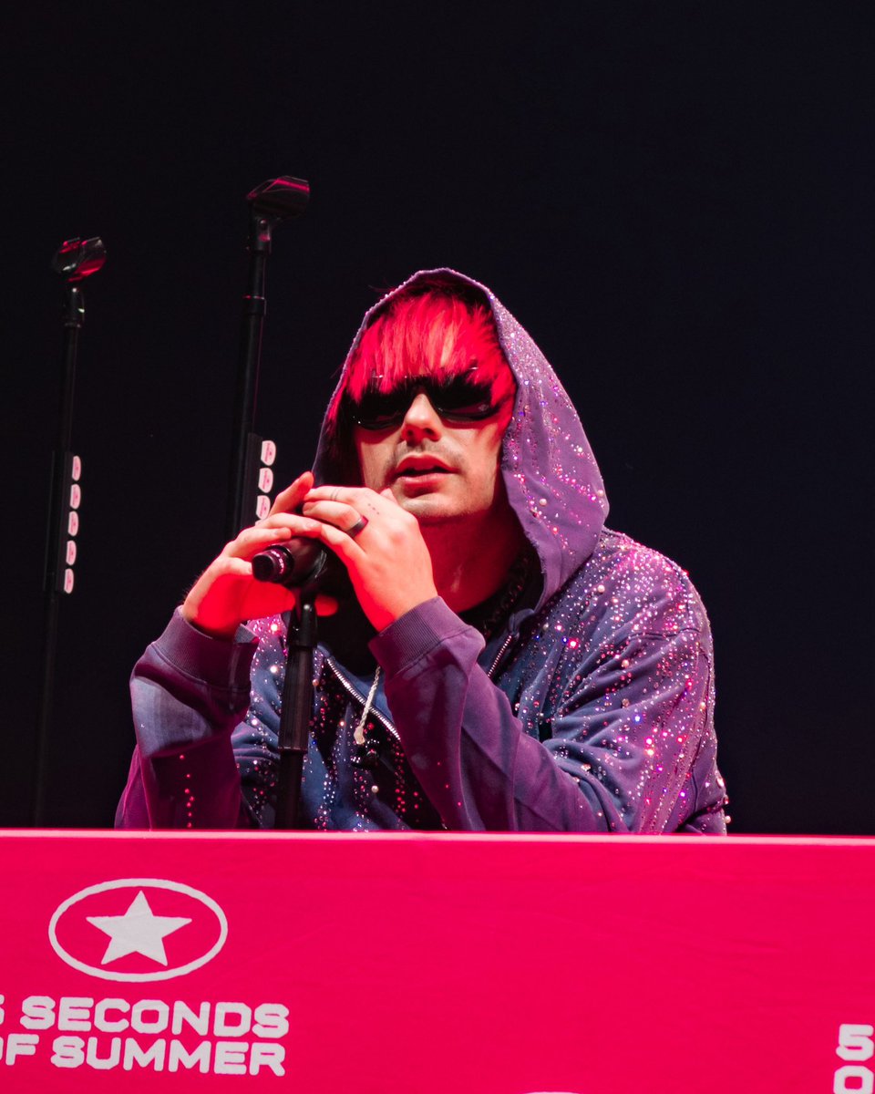 daily 5sos tweet media