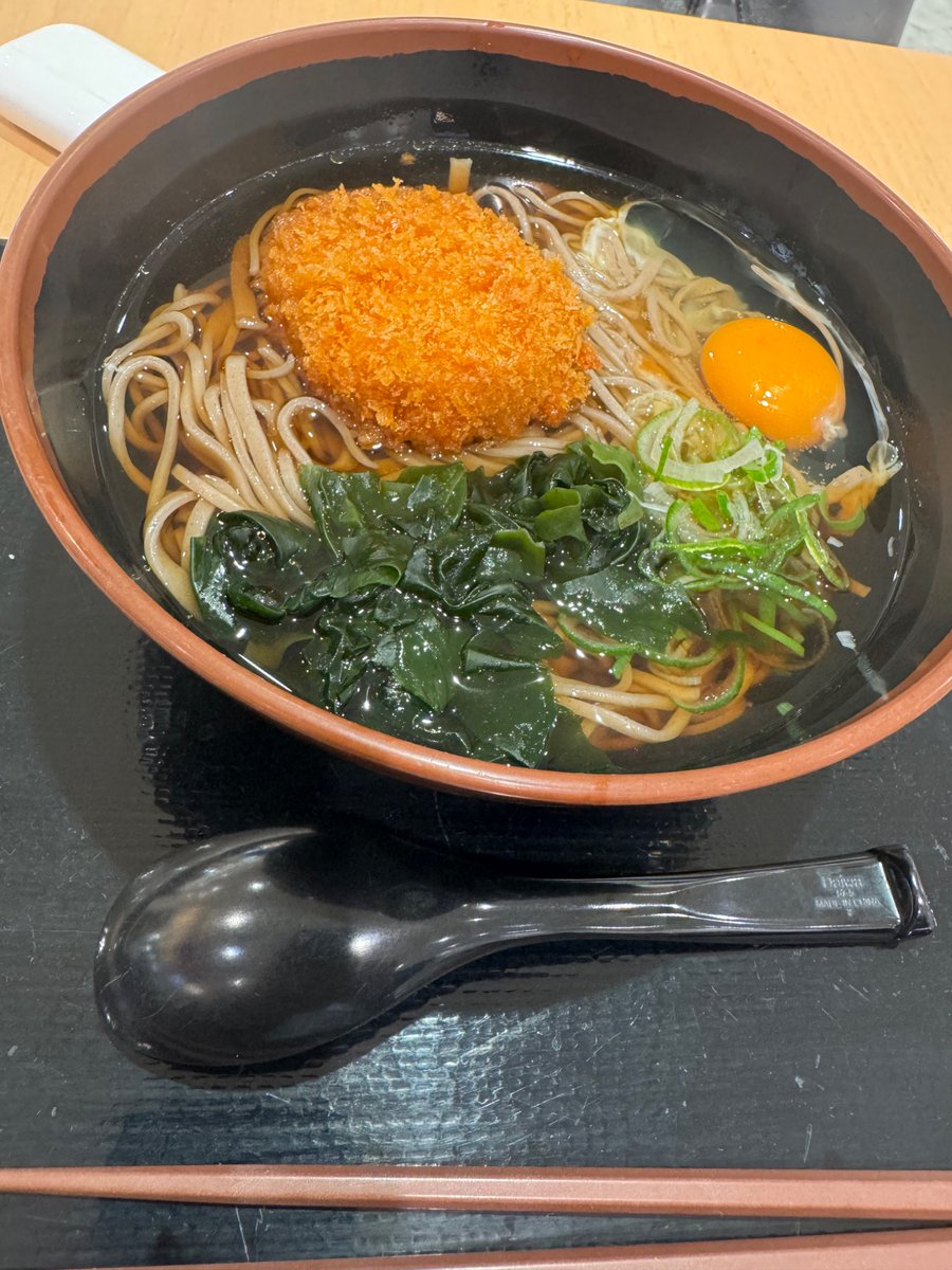 荒川チャリンコ30キロ！

雨降る前に帰宅^_^

写真は長岡駅のフードコートのそば屋。
そばもコロッケも美味い^_^