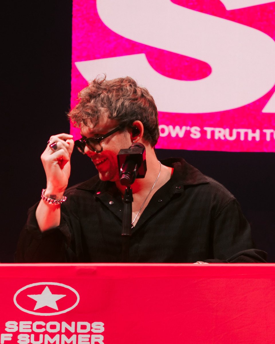 daily 5sos tweet media