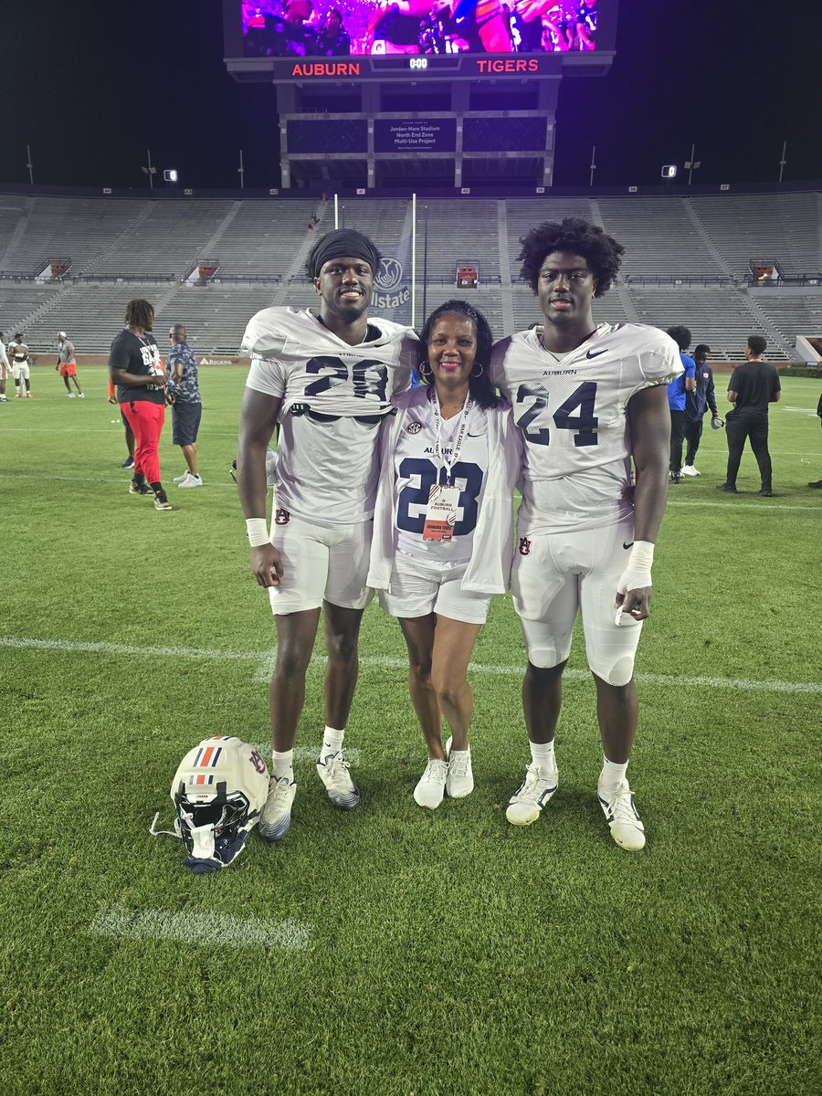 TOODLEBOYS's tweet photo. Family 💪🔐 Every step of the way 🐐💪🔥♥️#WAREAGLE #IFYOUGOATEDIWILLFINDYOUANDREP #ONLYGOATSALLOWEDINTHEMANCAVE 
#REPFORYOURKIDS #REPFORYOURSQUAD #ALLMYFamAREMODELS 
@D1Marty4 @D1Shadarius1 @shadrick_toodle @ShawandaToodle https://t.co/hOpDDyo85v