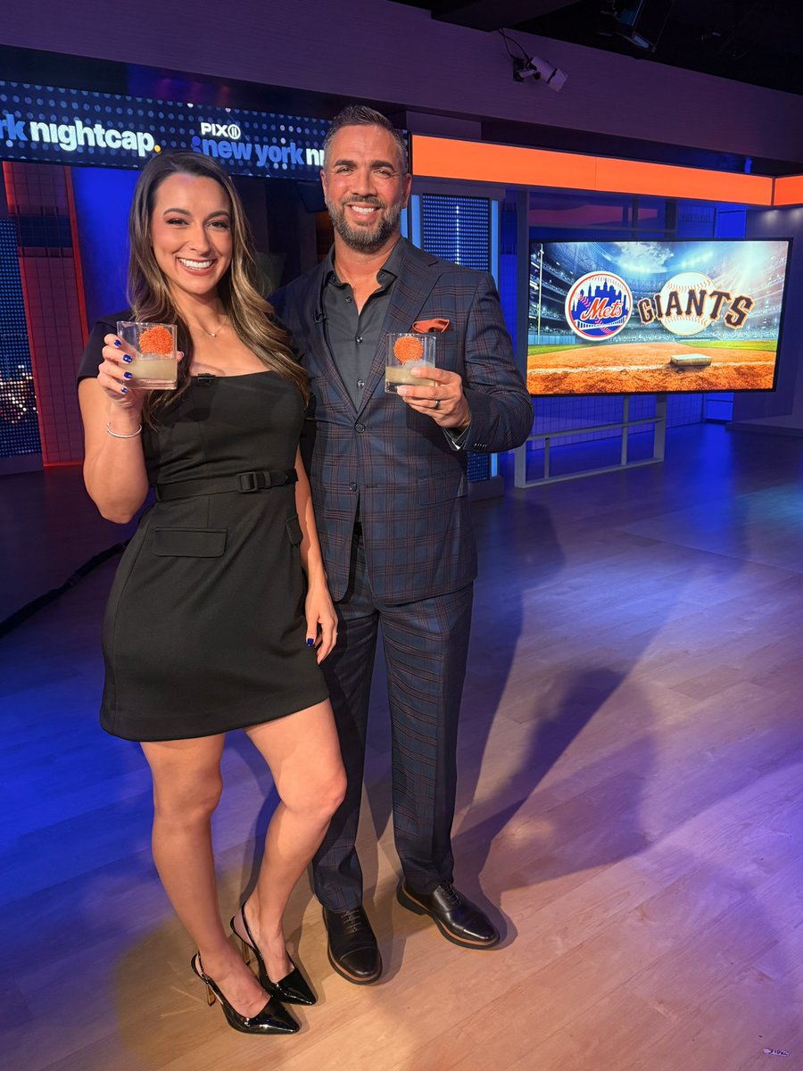 SimoneEli_TV's tweet image. CHEERS to Mets Fridays on PIX11! ⚾️💙🧡

Coverage officially underway! Thanks for tuning in for a special pregame edition of New York Nightcap ahead of Mets vs. Giants on PIX11 tonight! 🥂

Looking forward to a great season ahead! Enjoy the game! 

#LGM #Mets #NYC #MLB