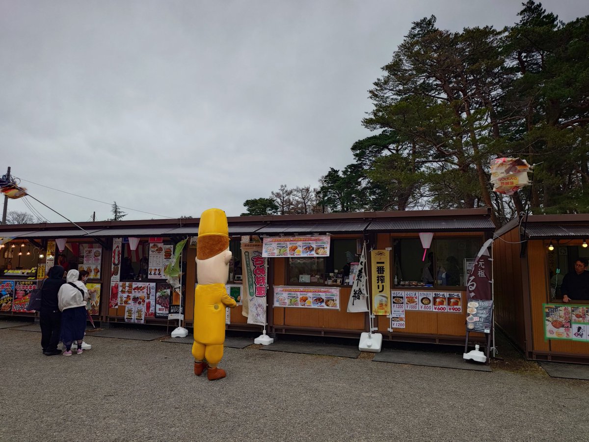 TheodorVonLerch's tweet photo. 髙田城址公園ノ桜 一気ニ咲イタネェー
ソシテ 花ヨリ団子ノ買イ食イ
上越名物 さめ料理ノヒトツなげっとト するめノ天ぷら
新潟ト言エバノぽっぽ焼キ https://t.co/pluSlev8dJ