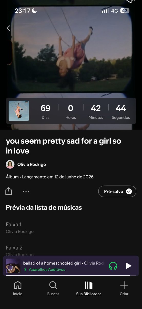 paola⸆⸉. seems pretty sad☁️ tweet media