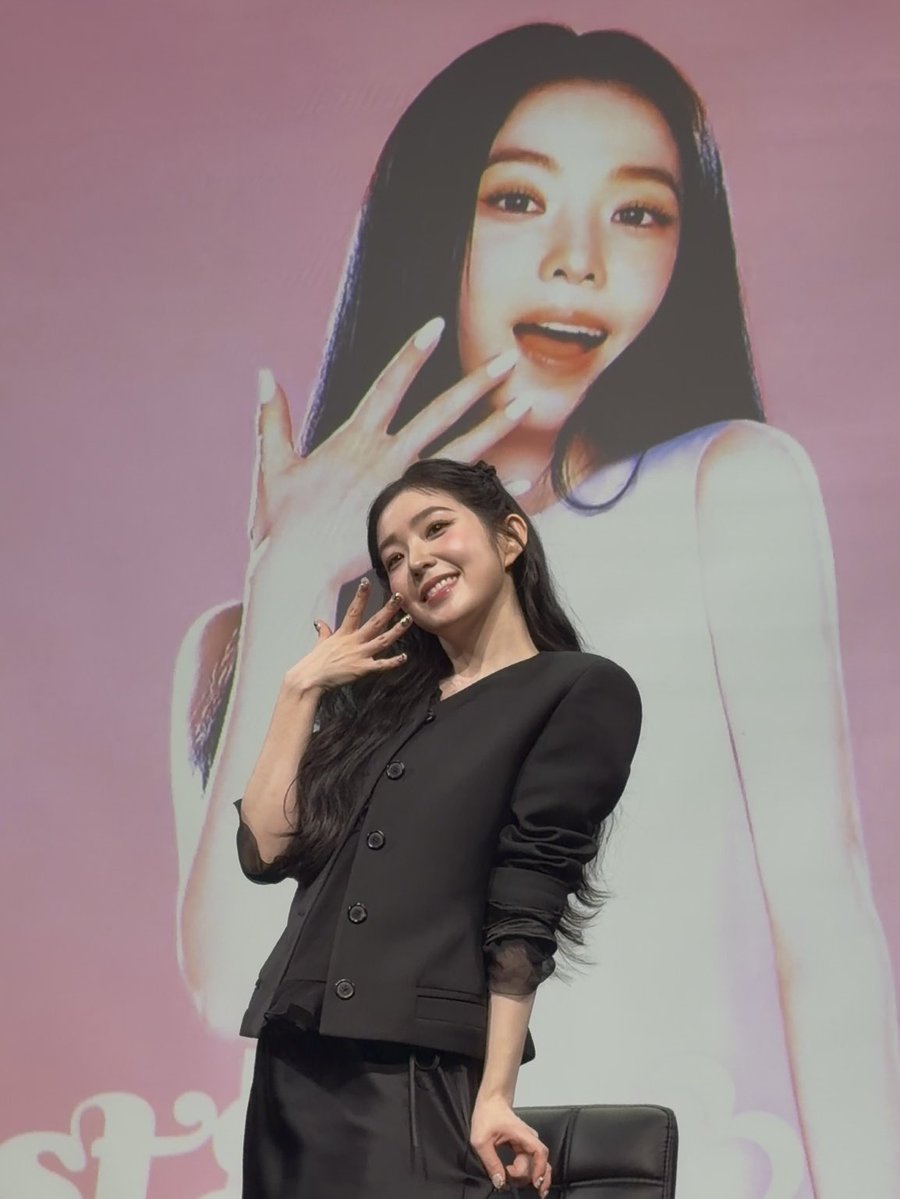 nicole 🌊 tweet media