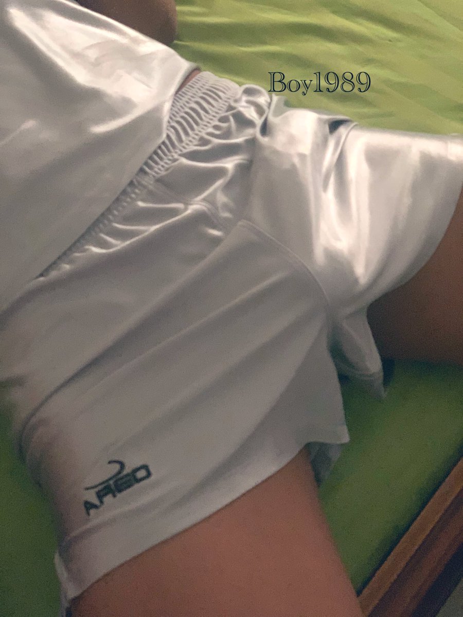 นอนให้ท่าอีกละ เห็นแล้วใจมันสั่น