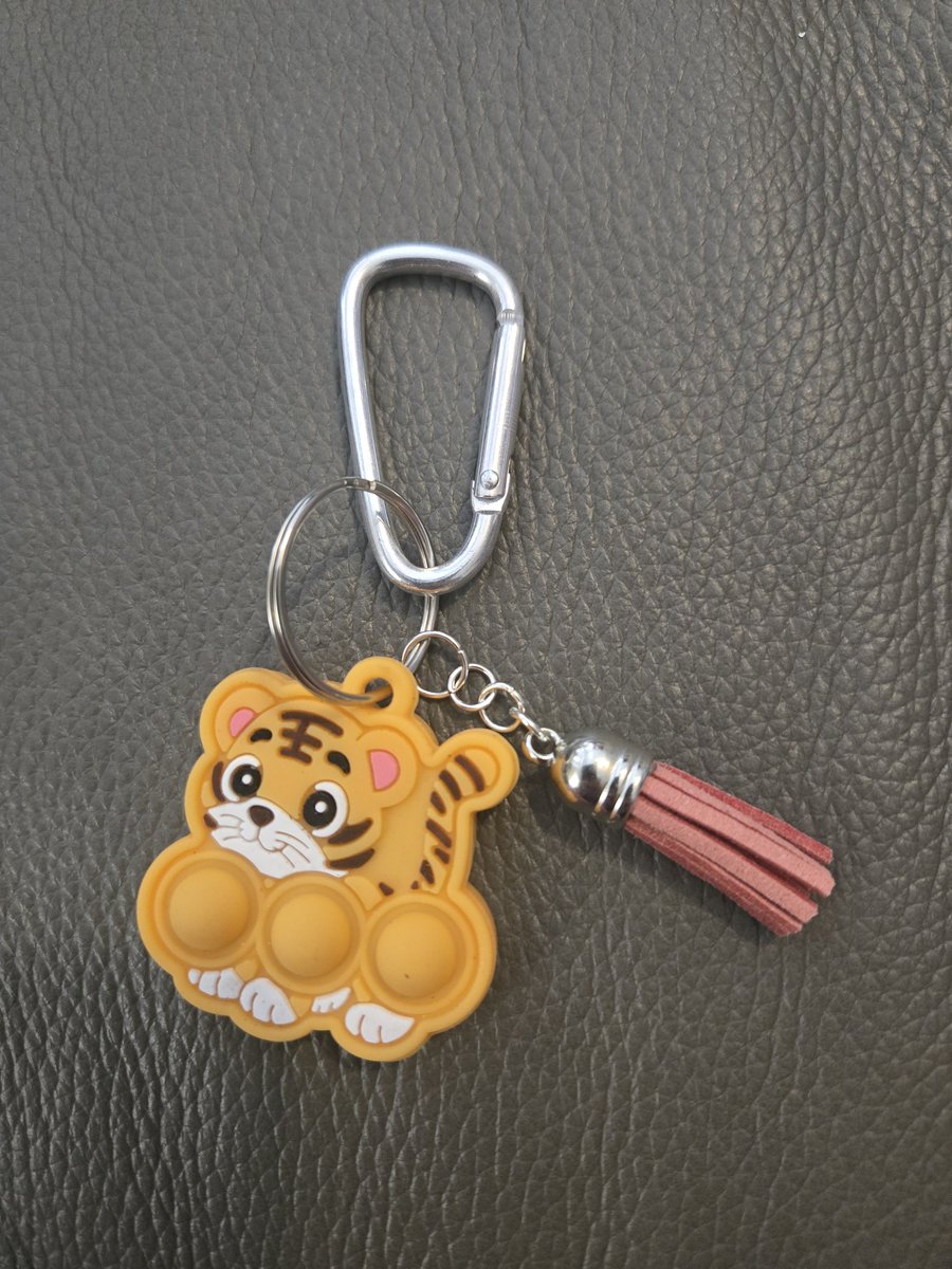 zees_pieces's tweet photo. Animal Pop Bubble Toy Keychains with Decorative Tassels on a Carabiner Clip. More coming soon! Great as small gifts for party favors or stocking stuffers.
https://t.co/bvTbusDOM3
#popit #cutegifts #keychains #partyfavors #giftforkids https://t.co/lsLOA5WjLZ