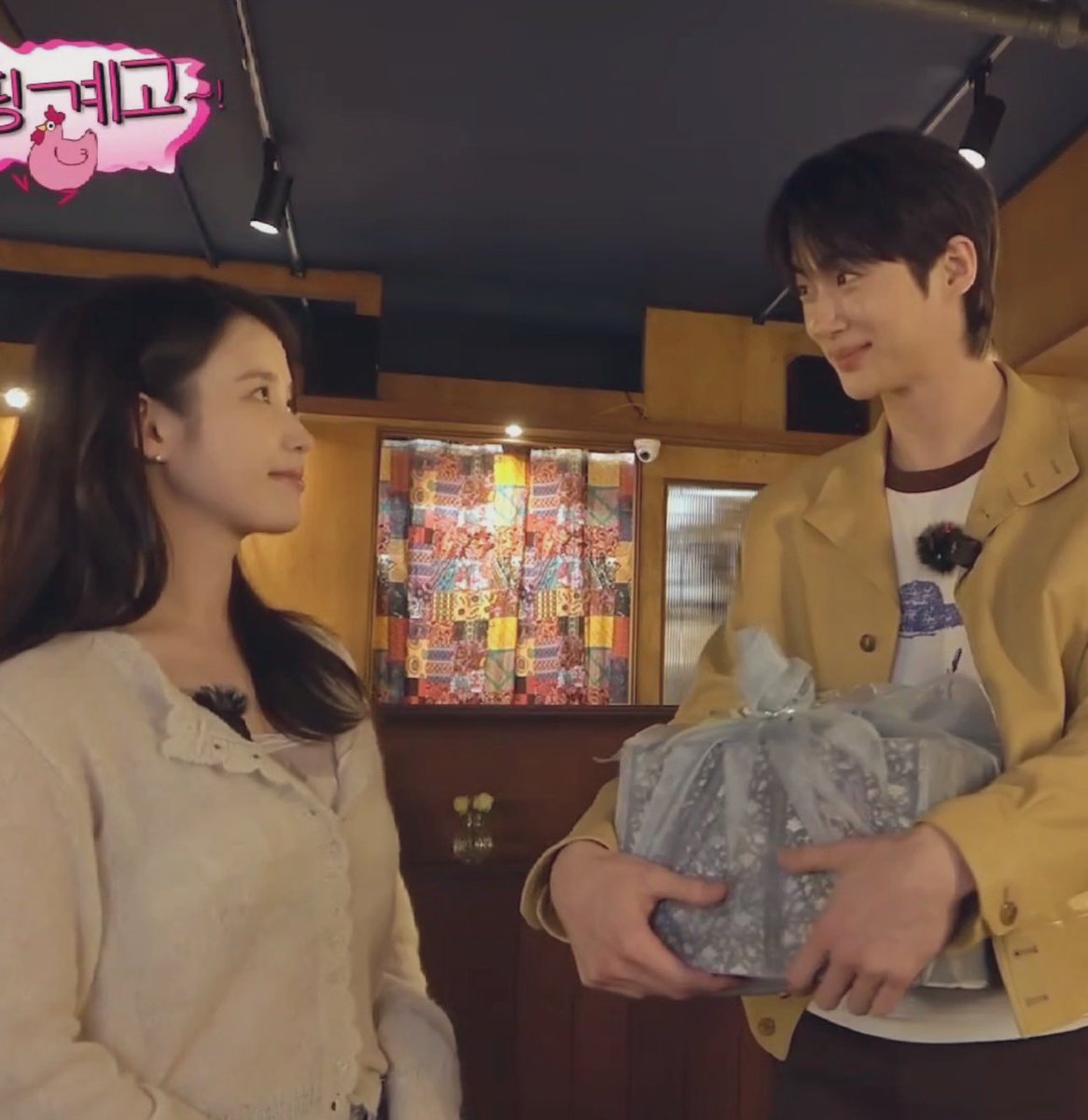 Arwa_SJW's tweet photo. IU and Wooseok and their effortless chemistry!😍 *Melts*

#PerfectCrown #IU #ByeonWooSeok https://t.co/QZqPxXqjVU