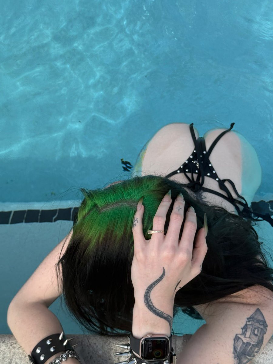 Rae Former tweet media