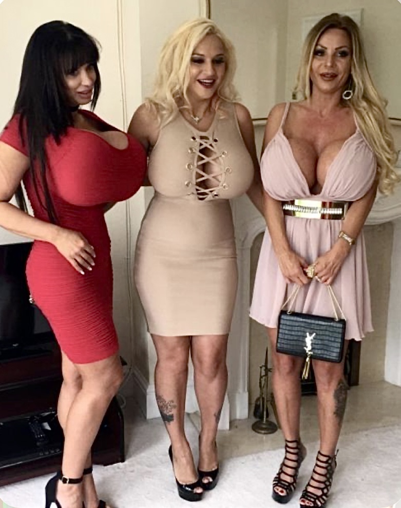 NoDMsPerfavore's tweet image. What concert are they attending? 😁