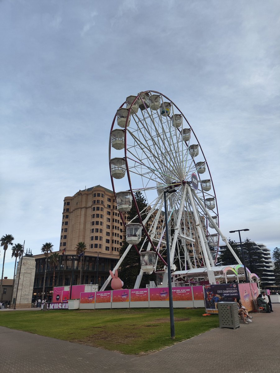 DINIKMATISAJAH tweet media