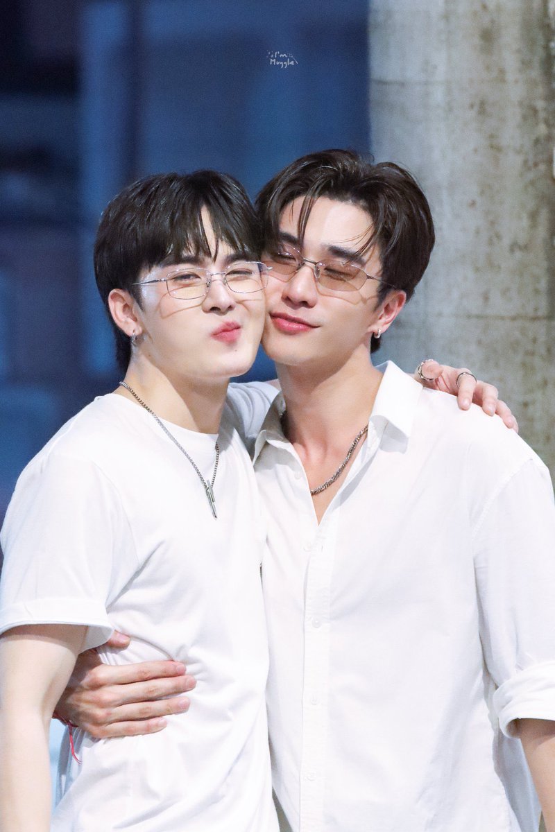 Focus on SANTA Myanmar 🇲🇲 tweet media