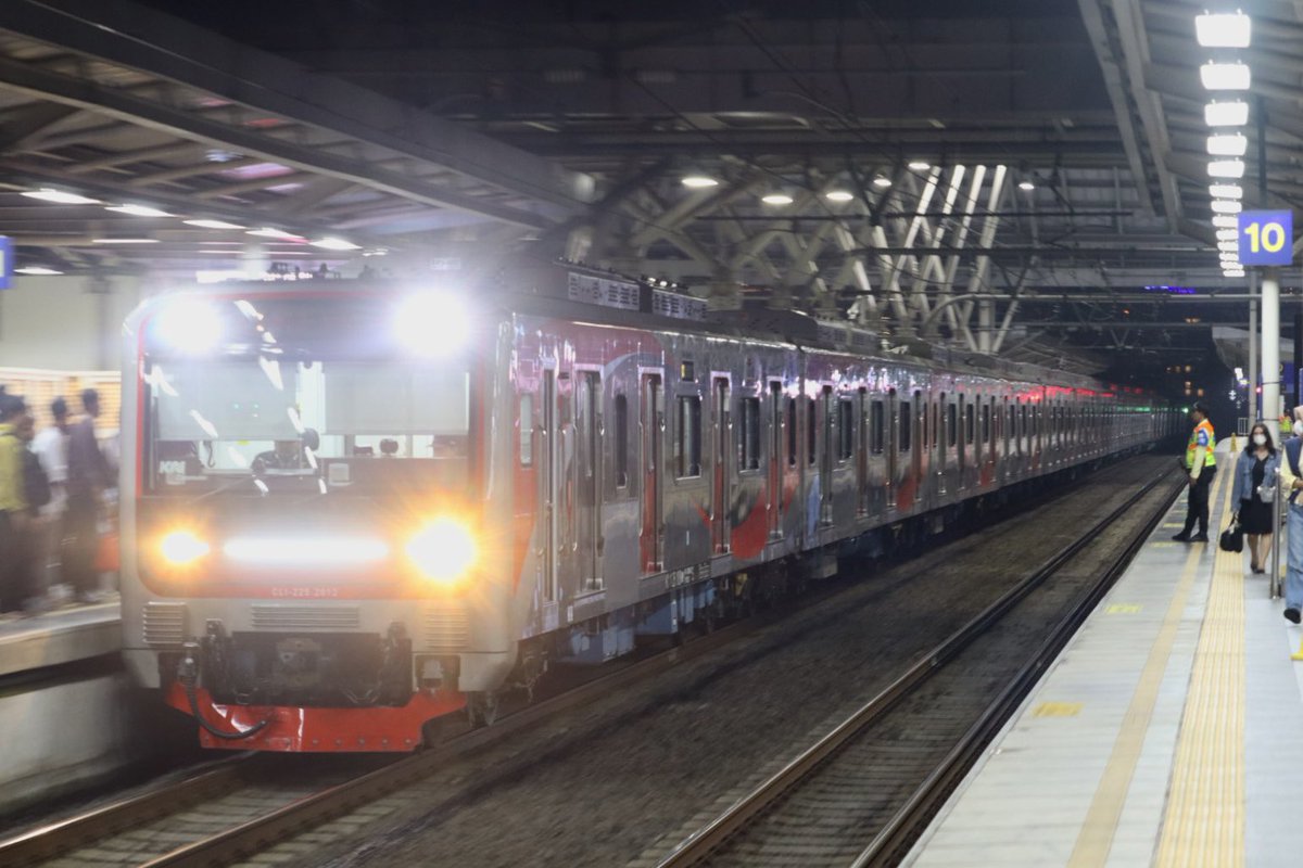 尺倒壊 tweet media