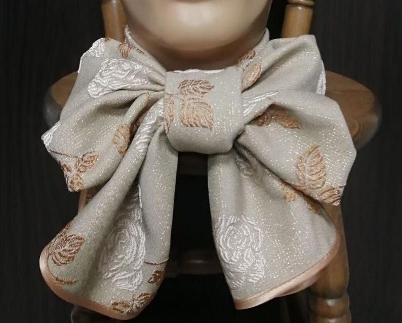 ddbespokes21761's tweet photo. Custom Creamy Floral Scarf Ascot, Victorian Gentleman's Cravat https://t.co/gGg7bAsPLR via @Etsy https://t.co/wge5UvCcM0