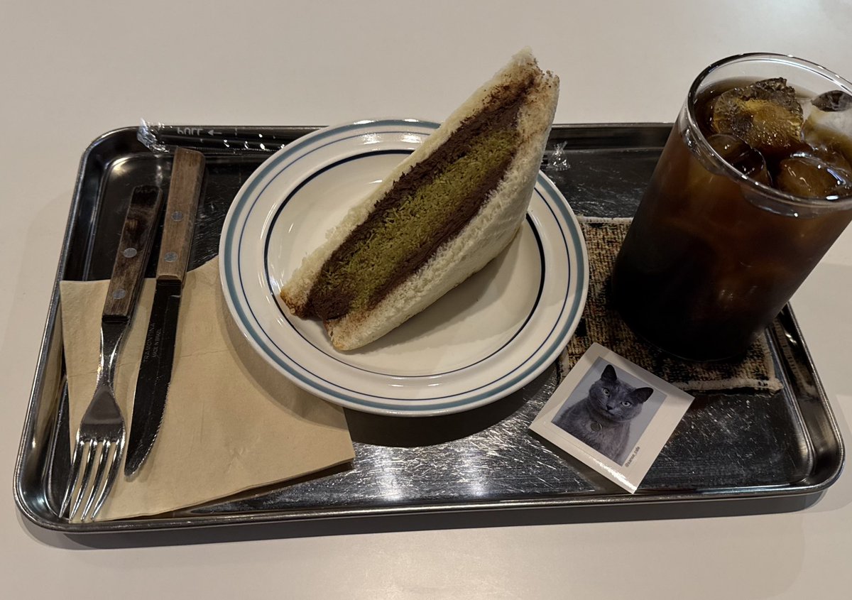 ドバイチョコサンドイッチ注文したら
店長の証明写真ついてきてアツい