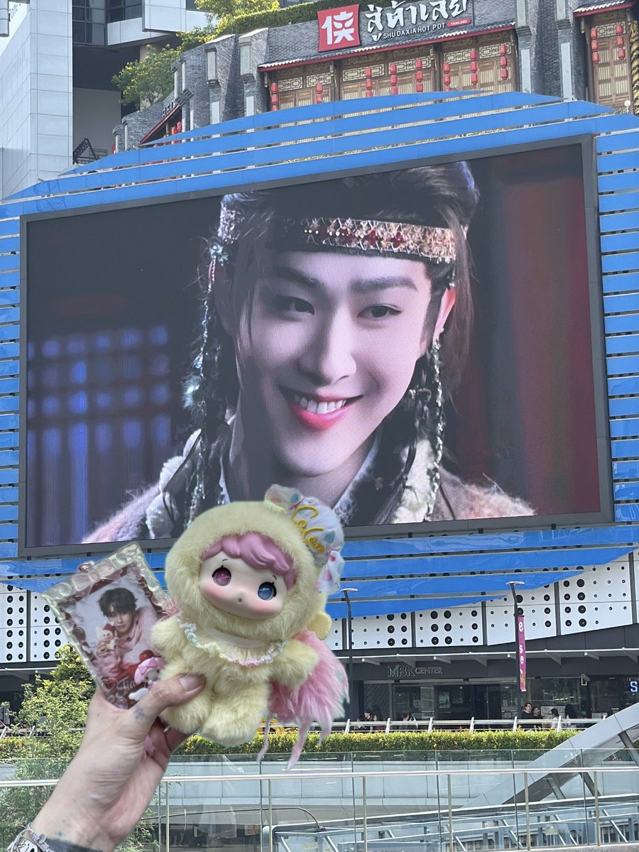 — bemymoon,’. tweet media