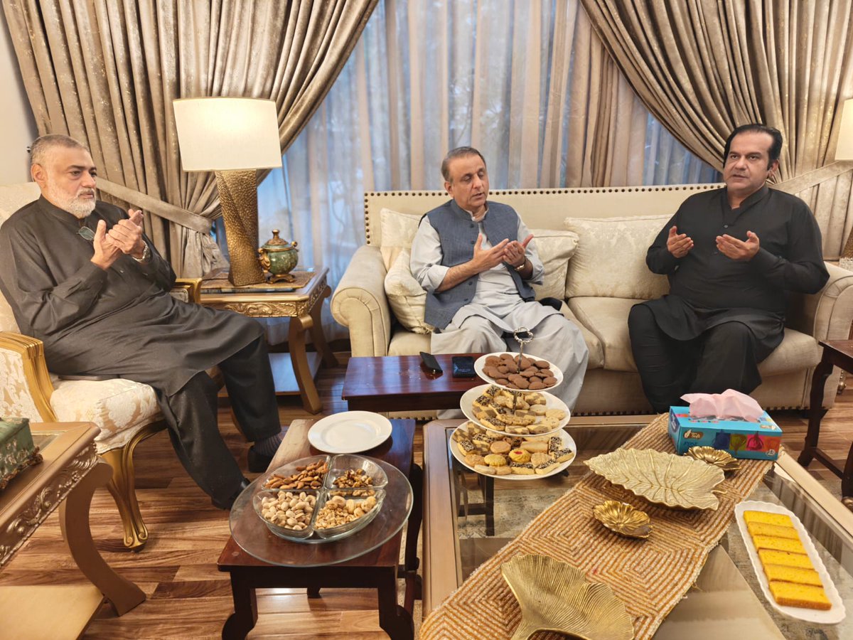 وفاقی وزیر مواصلات عبدالعلیم خان نے وزیرِ مملکت برائے پاور ڈویژن و پبلک افیئرز عبدالرحمان خان کانجو سے ملاقات کی اور ان کی والدہ محترمہ کے انتقال پر دلی افسوس اور اظہارِ تعزیت کیا۔
اس موقع پر مرحومہ کے ایصالِ ثواب کے لیے دعا کی گئی اور اللہ تعالیٰ سے مرحومہ کے درجات کی بلندی اور