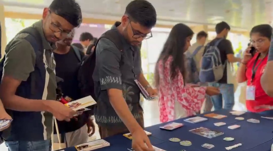 HackbyteTPC's tweet photo. Great technical discussions happening at the @MLHacks booth. Come grab some goodies and talk shop.

#Hackbyte #MLH https://t.co/1I1N2GkZAL