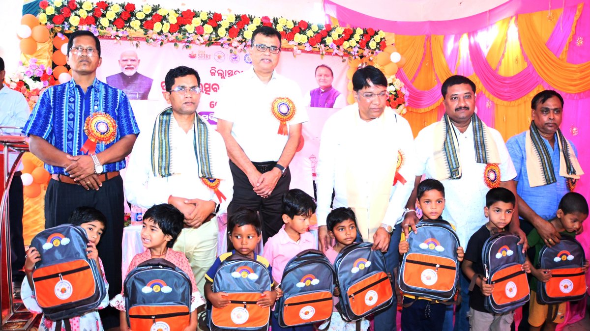 DeoDeogarh's tweet photo. ୦୪.୦୪.୨୦୨୬  ସମଗ୍ର ଶିକ୍ଷ���, ଦେବଗଡ ଆନୁକୂଲ୍ୟରେ ଜିଲ୍ଲା ସ୍ତରୀୟ ପ୍ରବେଶ ଉତ୍ସବ ଓ ଖଡ଼ି ଛୁଆଁ  କାର୍ଯ୍ୟକ୍ରମ  ୨୦୨୬ ଦେବଗଡ଼ ବାଳକ ପ୍ରାଥମିକ ବିଦ୍ୟାଳୟ ଠାରେ  ଜିଲ୍ଲାପାଳଙ୍କ ସଭାପତିତ୍ବରେ  ସମ୍ମାନୀୟ ବିଧାୟକ, ଦେବଗଡ଼,  ସଭାପତି ଜିଲ୍ଲା ପରିଷଦ ଦେବଗଡ଼, ଅଧ୍ୟକ୍ଷ  ପୈ।ରପାଳିକା ଦେବଗଡ଼   ବରେଣ୍ୟ ଅତିଥି ଭାବରେ ଯୋଗଦାନ କରିଥିଲେ। https://t.co/rOqGefv7n2