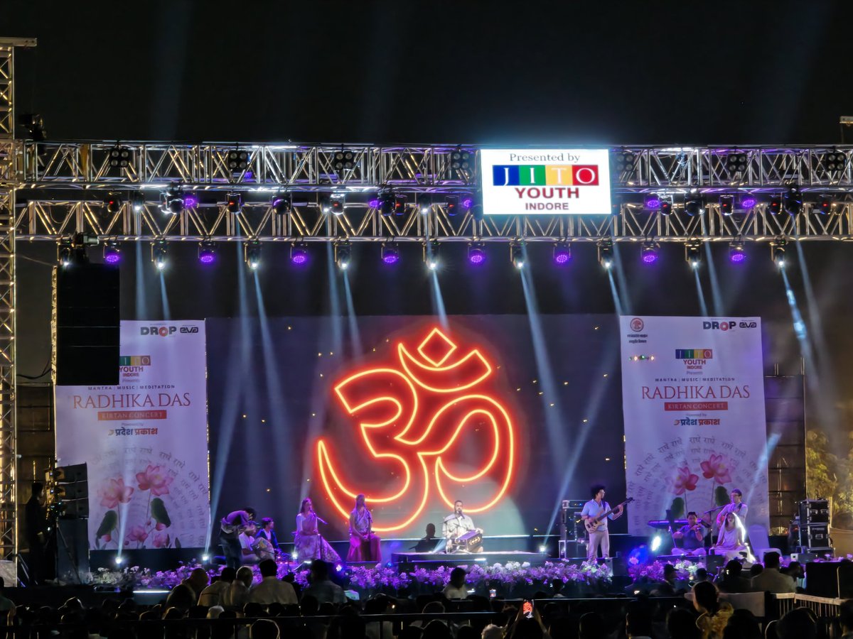 prateekmodi300's tweet photo. What an event, kudos to @JitoYouth fr introducing #indore to @radhika_dasa the calm and peace felt ws surreal, we need more celebration of our culture nd #spirituality through kirtan concerts. https://t.co/anni9Wq9DH