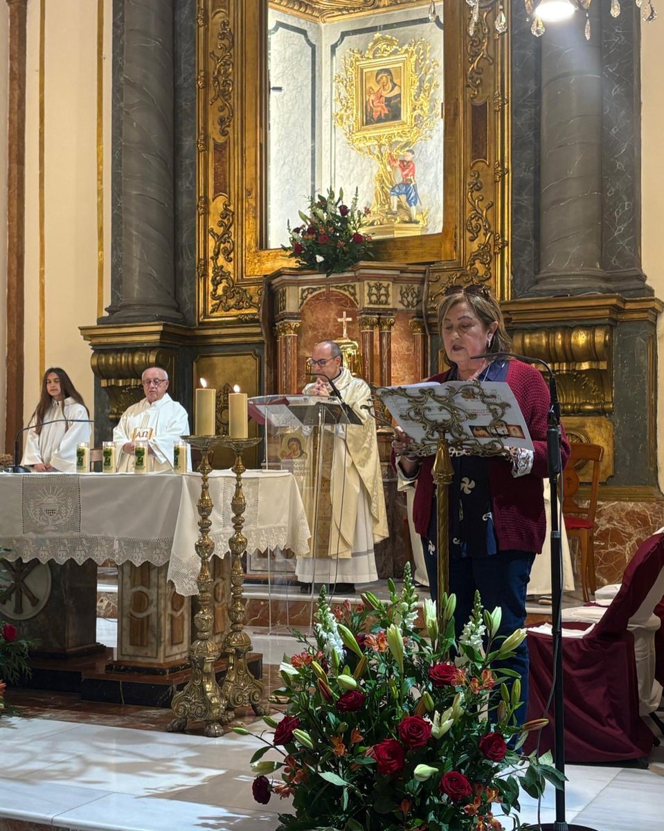 misionerospaul's tweet photo. La Parroquia de @nsmonteolivete ha vivido con intensidad el corazón de la Semana Santa.

El #JuevesSanto, en la Cena del Señor, se contempló el gesto del lavatorio de los pies, donde Jesús muestra que el amor verdadero se expresa en el servicio y en la entrega sin medida.

La Eucaristía se vivió con recogimiento, poniendo la mirada en un Dios que se queda, se entrega y se hace alimento.