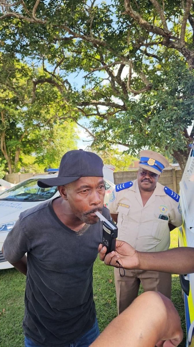SADailyLives's tweet image. Aaah mare guys, was there a need for a breathalyzer here,😆😆

What could be the breathalyzer's results on this one.?

#DontDrinkAndDrive
#DrinkResponsibly
#SpeedKills #RAF 
#ArriveAlive 

#WaTeneriffe