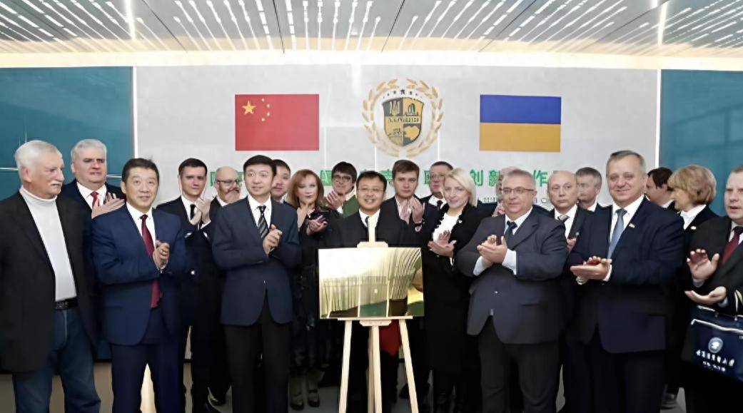 kristina martinez tweet media