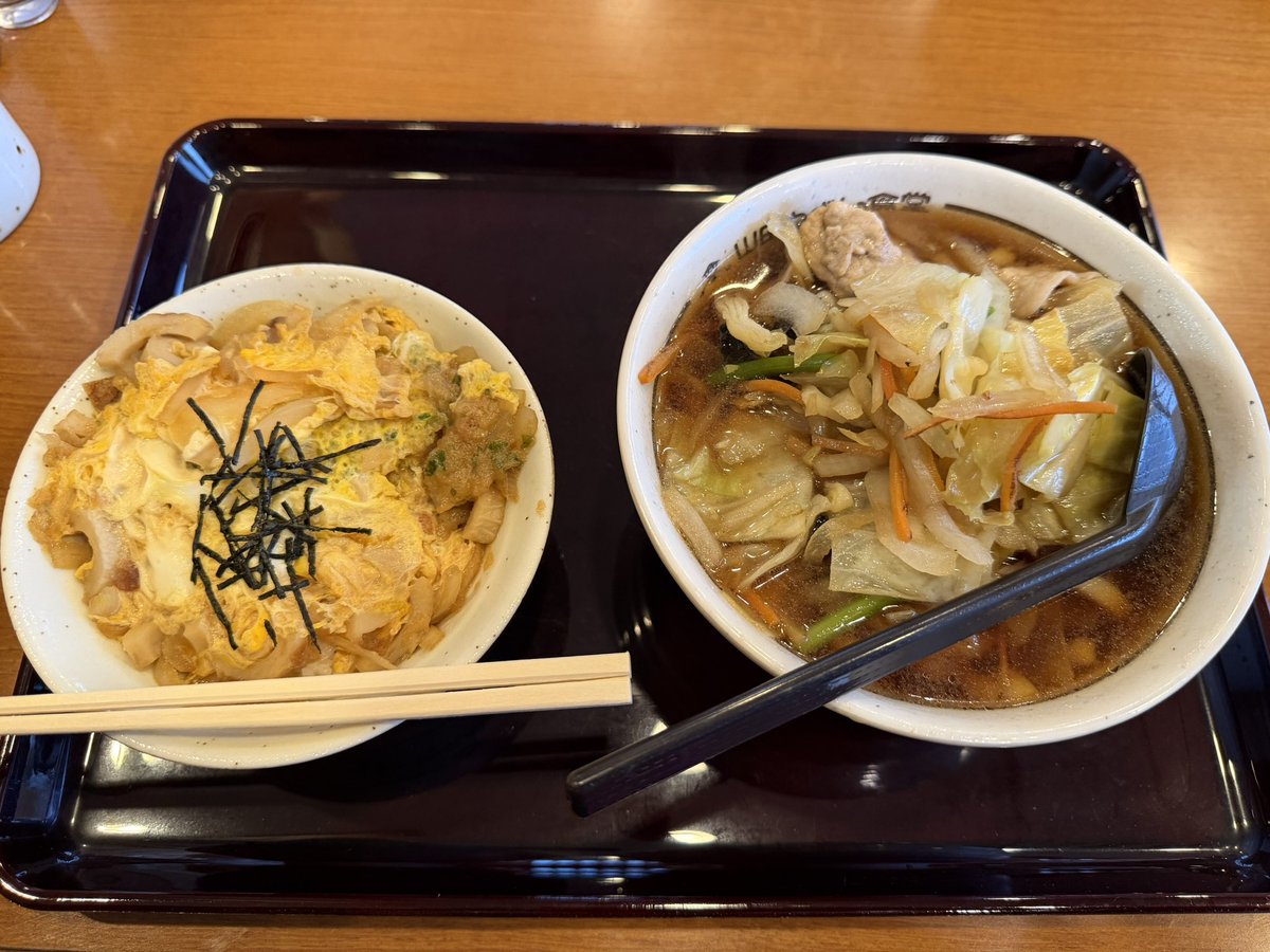 今日のランチは、野菜の旨みたっぷりうどん+ミニ玉子丼で(^_^)
 #山田うどん  #遅ランチ