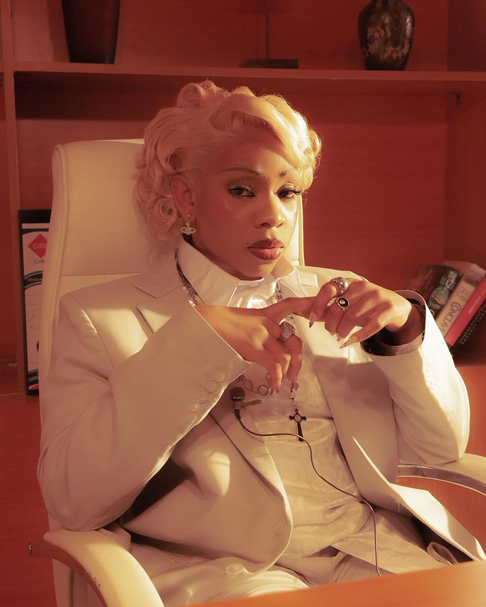 Tojisukuna56's tweet image. ❗JUST NOW : Nigerian female artist populaly known as FAVE  has just recently exposed that she is pregnant for the UFC  super star  known as ISRAEL ADESANYA .

She also said that they have been in a secret relationship for a while now .... And as the situation is , she has no