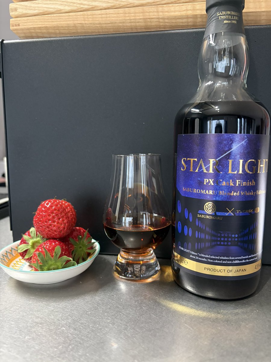 三郎丸✖︎Y‘sCASK
Starlight PXカスク
届いたから早速飲んだ🫶
とにかく色が濃い！
三郎丸のスモーキーも良くいきてて美味しい😋