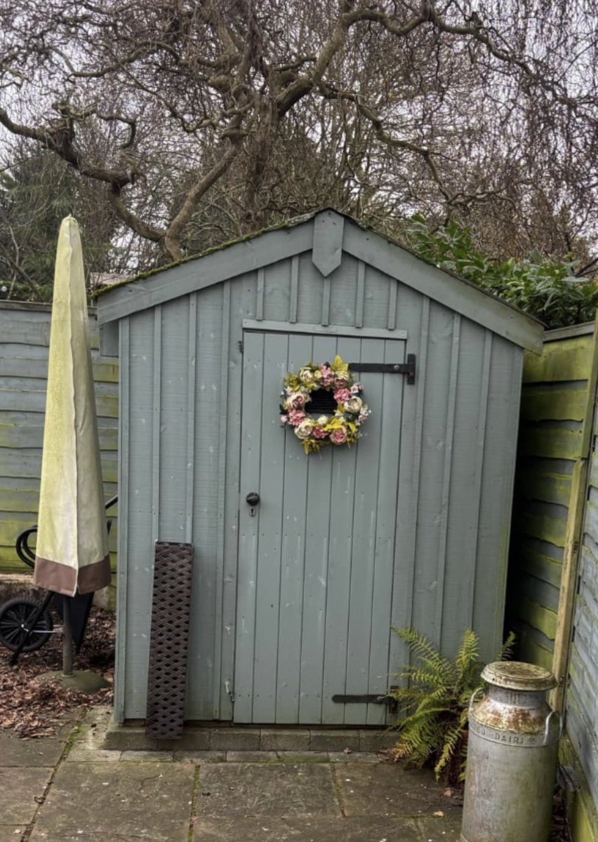 BurgessSculptor's tweet image. Check out this transformation I did on a shed we got last year
Redesigned it, infilled to accommodate an irregular footprint. New asymmetrical roof and full repaint in F&amp;amp;B Railings. 
What do you reckon ??

#woodwork #renovation #shed #cheshire 

Not just Owls eh ????

😂😂😂😂