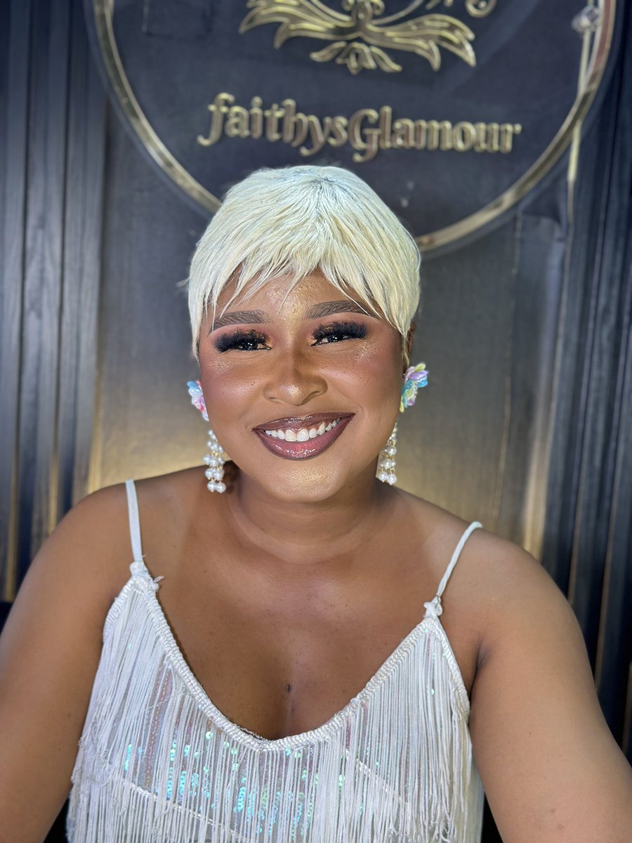 D'ROMA ESSENCE 🍷🌹✂️👗 tweet media