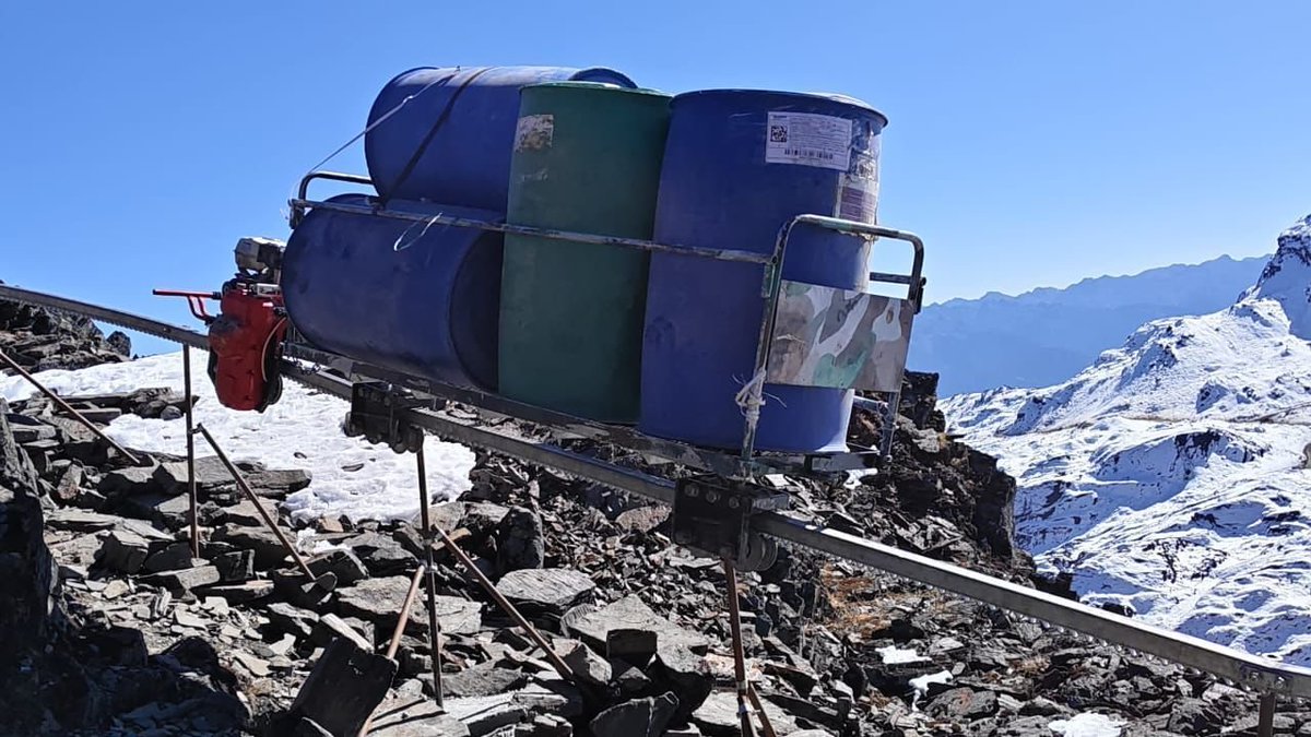 AIRNews_Chennai's tweet image. #ArunachalPradesh | இந்திய ராணுவ பொறியியல் படைப்பிரிவினர், 16000 அடி உயரத்தில் மோனோ ரயில் பாதை அமைத்து, அதனை இயக்கி சாதனை புத்தகத்தில் இடம் பிடித்துள்ளனர்.

#OperationalExcellence | #GajrajCorps | @DefenceMinIndia | @PIB_India | @airnewsalerts