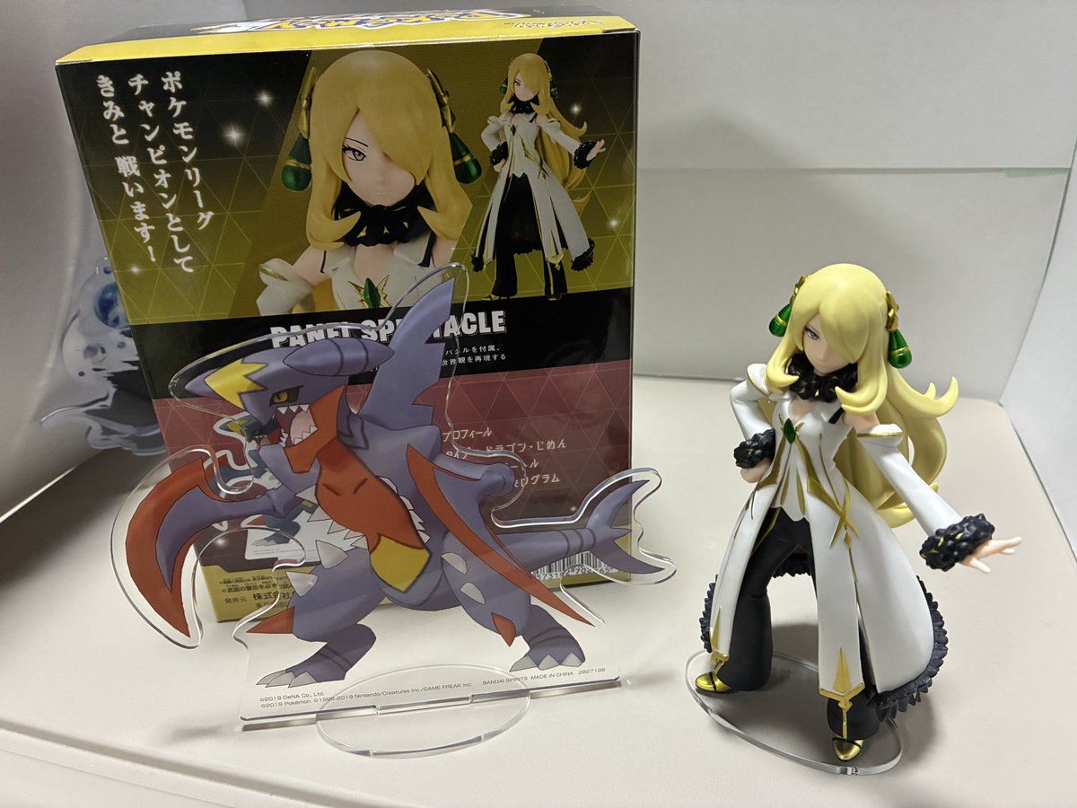 macoto625's tweet photo. 回遊館でフィギュア取れずに途方に暮れてたら
親切なファミリーが取ってくださった！！
ありがとう…ありがとう😭
咄嗟にりんご飴渡したけど、もっと良いもの渡せたらよかった…
あのファミリーに幸あれ…✨ https://t.co/nIJ6ixgzM3