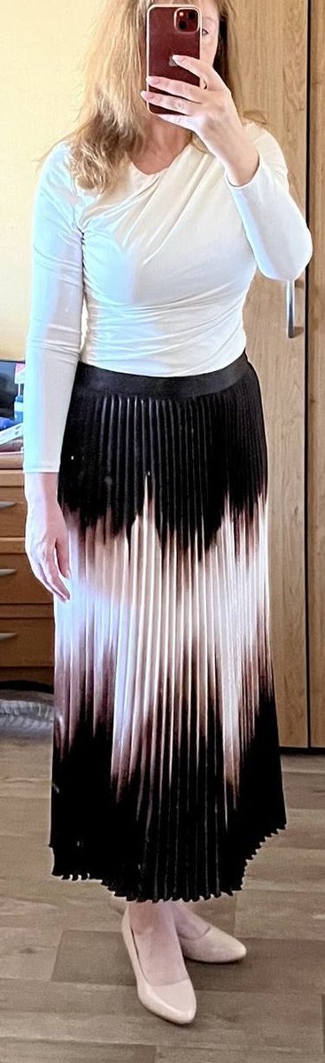 Kousavá knihovnice tweet media