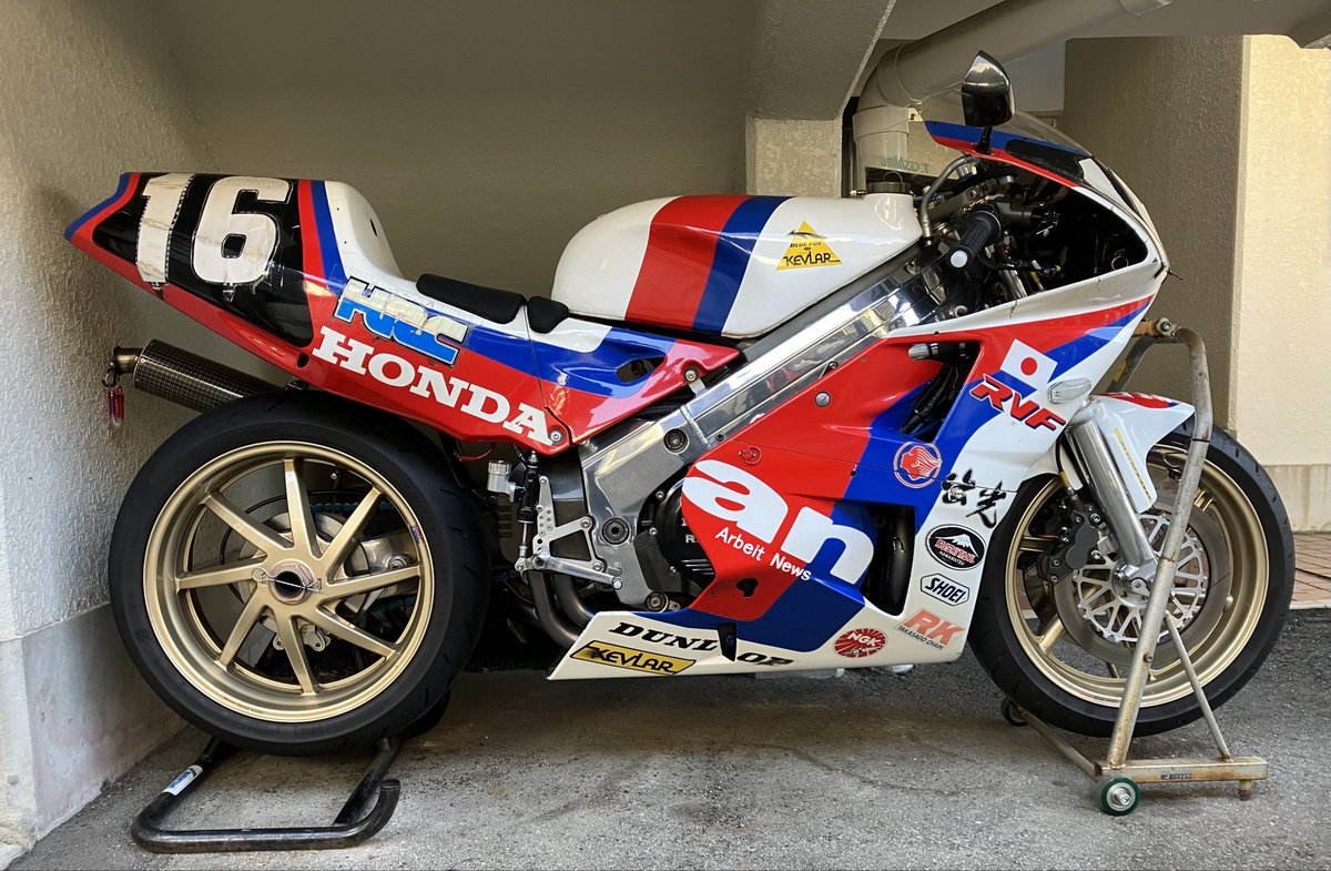 rc30_an16gousya's tweet image. #RC30将棋倒し
#ゲズンハイト
#RC30
#RC45
先程バイク屋さんから
カウルの修理が出来たと連絡あり😄 
雨が降ってるので明日にする
暇なのでラジエーターコア修理
ノーマルに比べて目が細かいから大変😓